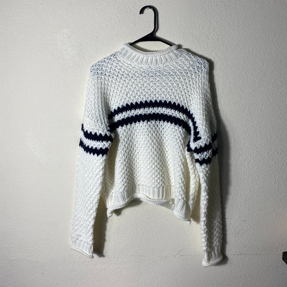 Forever 21 white and black Knitted mock neck Sweater size medium